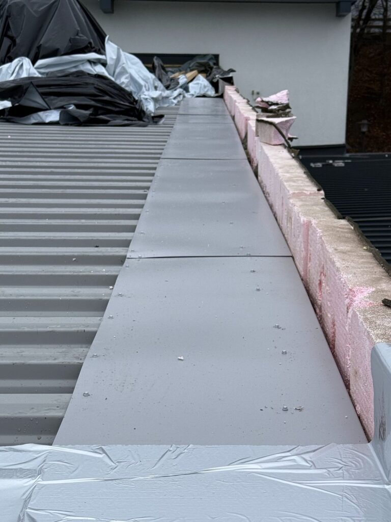 Dachrand mit neuer Abdeckung
